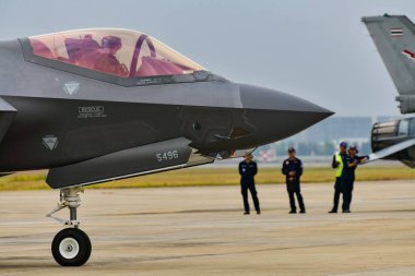 Don Muang Hava Üssü, Bangkok, Tayland, 8 Mart 2025: Kraliyet Tayland Hava Kuvvetleri 88. yıl dönümü Hava Gösterisinde F-35 A pistinde..