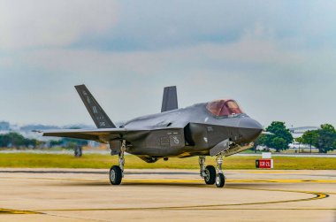 Don Muang Hava Üssü, Bangkok, Tayland, 8 Mart 2025: Kraliyet Tayland Hava Kuvvetleri 88. yıl dönümü Hava Gösterisinde F-35 A pistinde..