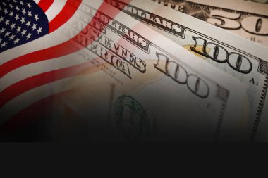Amerikan bayrağı ve banknotları (USD) para birimi