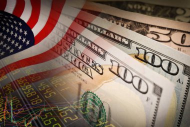 Borsa geçmişinde Amerikan bayrağı ve banknotları (USD) para birimi.