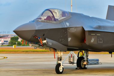 Don Muang Hava Üssü, Bangkok, Tayland, 8 Mart 2025: Kraliyet Tayland Hava Kuvvetleri 88. yıl dönümü Hava Gösterisinde F-35 A pistinde.