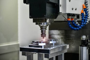 CNC torna makinası, yüksek hassasiyetli metal parçası, yüksek teknoloji parçaları üreten.