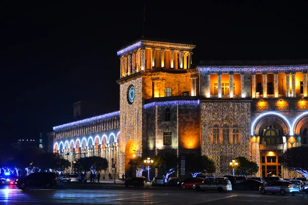 Erivan Cumhuriyet Meydanı ve Noel ağacı. Ermenistan.
