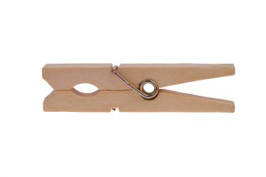 Ahşap mandallar. Beyaz arkaplanda izole edilmiş kavram