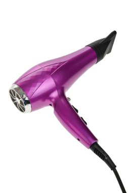 Hortumlu mor saç kurutma makinesi. beyaz arkaplanda izole.