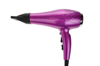 Hortumlu mor saç kurutma makinesi. beyaz arkaplanda izole.