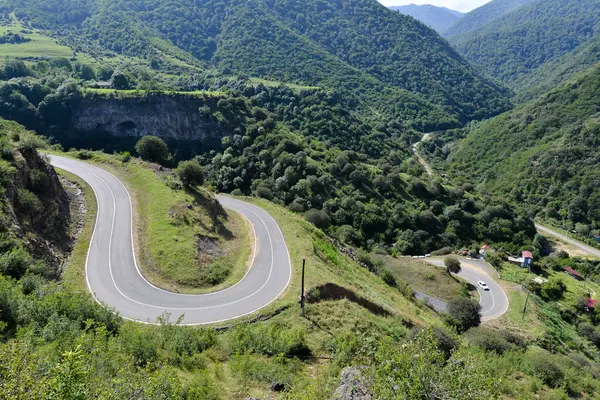  Yılanlı dağ yoluna bak, Haghpat Ermenistan.