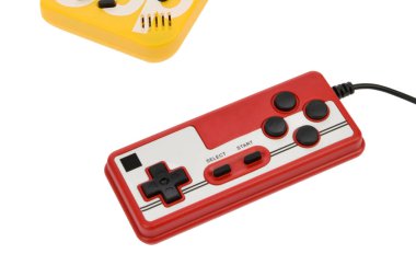 Oyun kumandası beyaz arkaplanda izole edildi