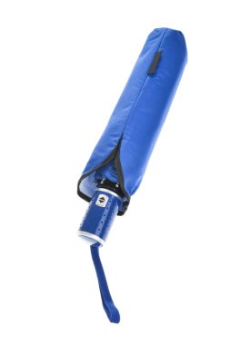 Beyaz arka plan üzerinde izole mavi şemsiye açmak