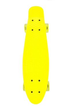 Beyaz arkaplanda sarı kaykay güvertesi