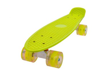 Beyaz arkaplanda sarı kaykay güvertesi