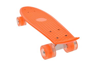 Beyaz arkaplanda turuncu kaykay güvertesi