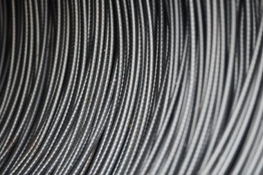 İnşaatta kullanılan çelik takviye çubukları.