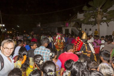 PUDUCHERRY, İNDİA - Aralık 2019. Hindu dini bayramı. Ganesh 'i kutlamak için gece festivali, tanrılar. Puja kutlaması