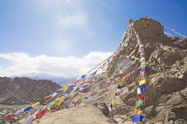 Kuzey Hindistan 'daki Leh, Ladakh' taki Arid Himalaya dağı manzarası. Yüksek kalite fotoğraf