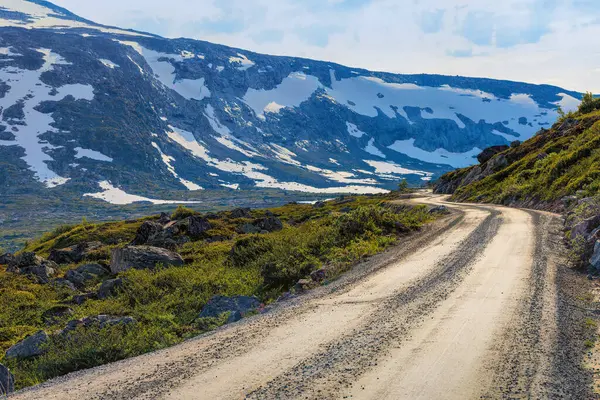 Boş Eski Stryn manzaralı güzergahı - Norveç 'teki dağların üzerinden geçen ulusal turizm yolu. Yaz tatilleri, popüler turizm merkezleri..