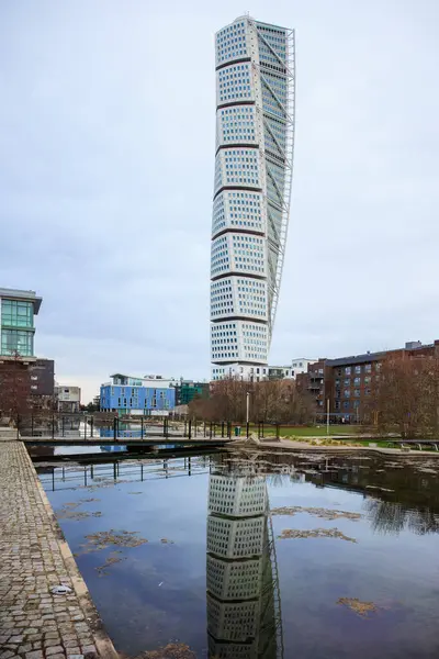 Malmö ufuk çizgisindeki Gövde Kulesi modern İsveç mimarisinin bir başyapıtı. Kavramları: yenilik, tasarım, Malmö