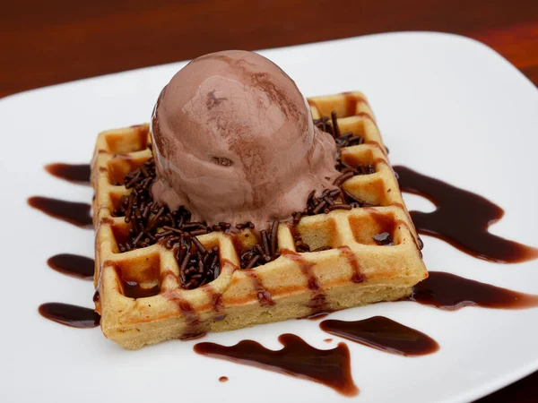 Шоколадные Вафли Начинкой Мороженого Шоколадной Крошкой — стоковое фото