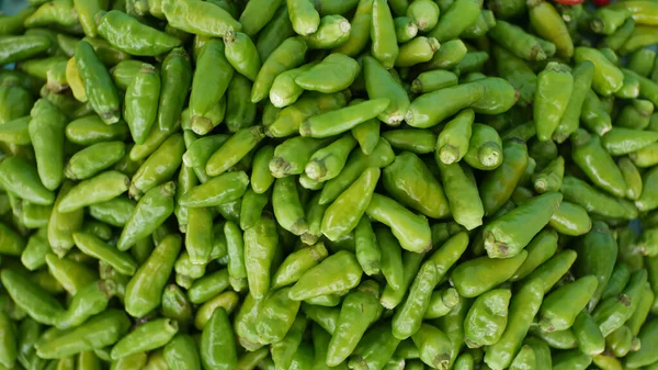 Σωρός Από Πράσινο Πιπέρι Καγιέν — Φωτογραφία Αρχείου