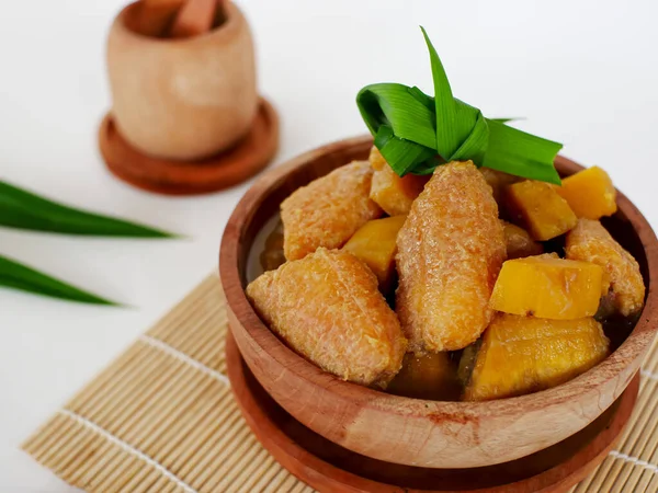Kolak Pisang是一种印度流行的甜食 用椰子牛奶和香蕉 红薯制成 用于速食拉面 — 图库照片