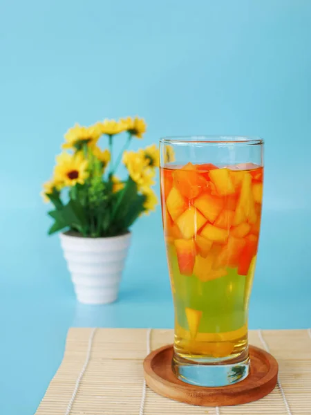 Bul Bul Hielo Bebidas Hielo Frutas Llenas Trozos Piña Papaya —  Fotos de Stock