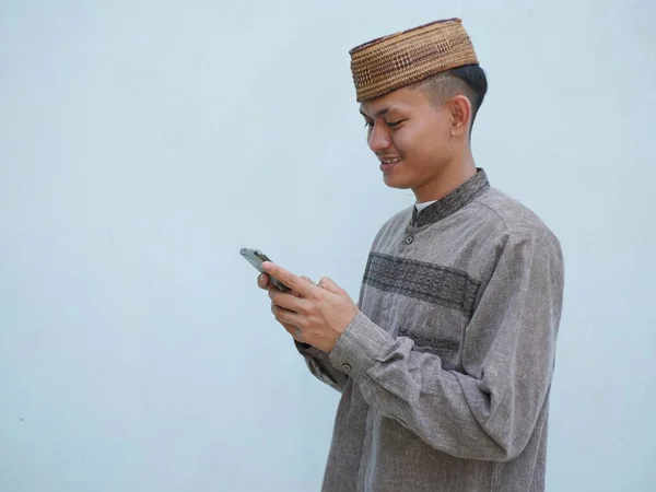 Portrait Young Asian Muslim Man Using Smartphone Happy Expression — Stock Photo, Image