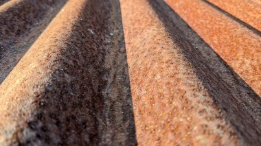 Paslı turuncu çinko çatı dokusu