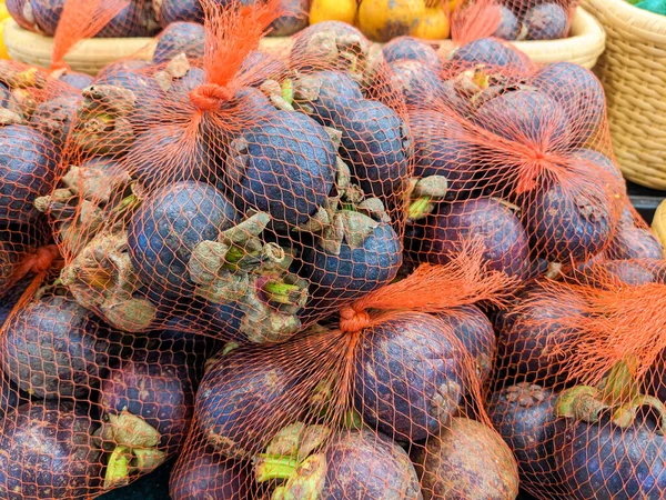 Mangostanfrucht Wird Mit Einem Nettobehälter Auf Dem Markt Verpackt — Stockfoto