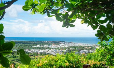 Yukarıdan Phu Quy Binh Thuan adasının panoramik görüntüsü