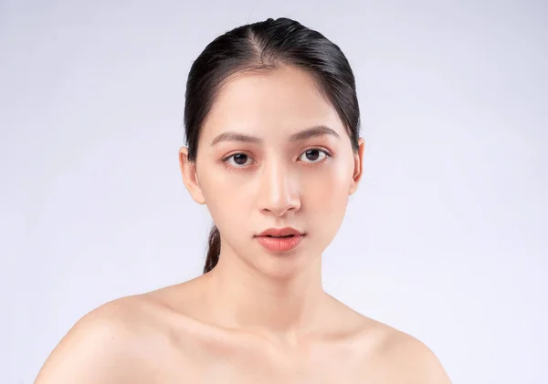 Atractiva Joven Mujer Asiática Con Piel Joven Cuidado Facial Tratamiento —  Fotos de Stock