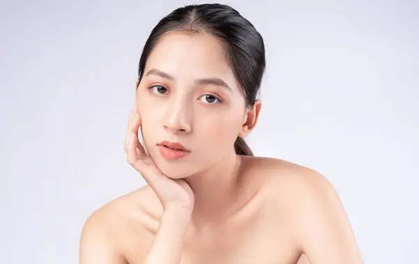 Atractiva Joven Mujer Asiática Con Piel Joven Cuidado Facial Tratamiento —  Fotos de Stock