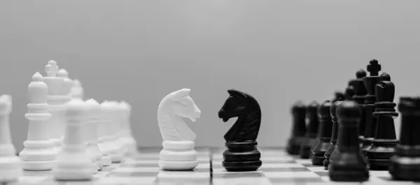 Εικόνα Των Κομματιών Σκάκι Μια Σκακιέρα — Φωτογραφία Αρχείου
