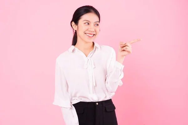 Portrait Jeune Femme Affaires Asiatique Isolé Sur Fond Rose — Photo
