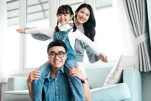 Asian Family Pictures Home — Stock Photo, Image