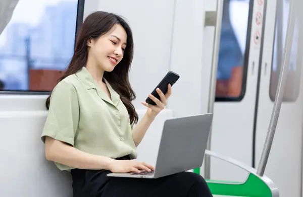 Image Asian Businesswoman Using Phone Train — Stock Photo, Image