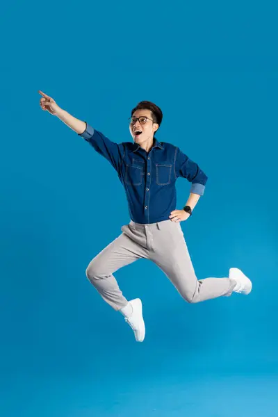 Stock image Portrait of young Asian business man posing on blue background