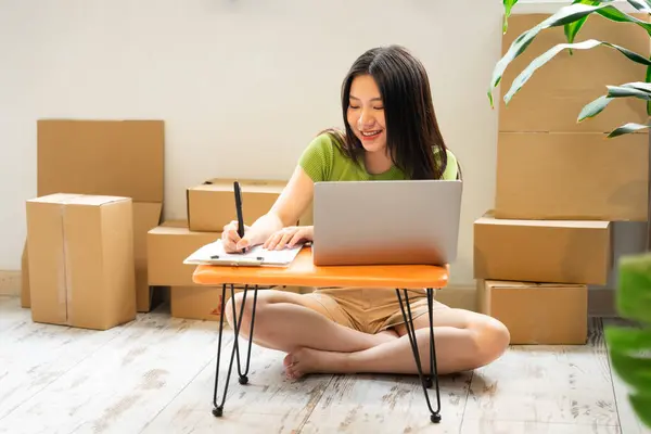 portrait of asian woman selling online at home