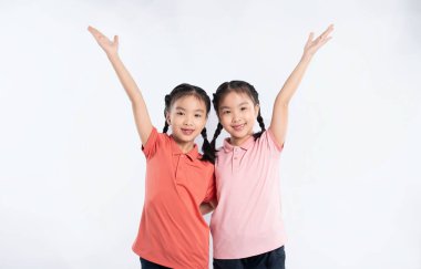 Bu sevimli kardeşlerin hepsi gülücükler ve pozitif enerjiden ibaret. Günü kucaklamaya hazırlar.!