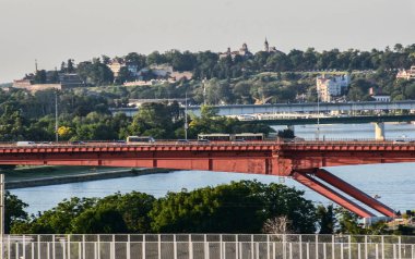 Belgrad, Sava Nehri üzerindeki köprüler. Kalemegdan arka grupta