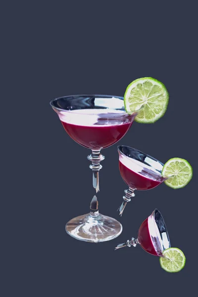 Konzeptionell Hergestellter Alkoholischer Cocktail Glasscherben Fallen Wenn Die Party Vorbei — Stockfoto