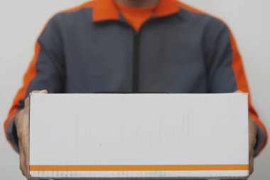 Paket teslimat personelinin işi.