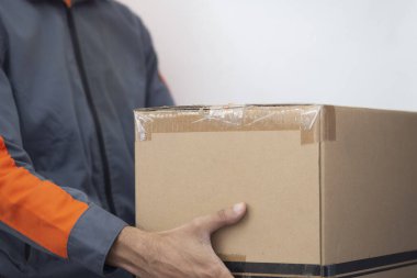 Paket teslimat personelinin işi.