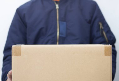 Paket teslimat personelinin işi.