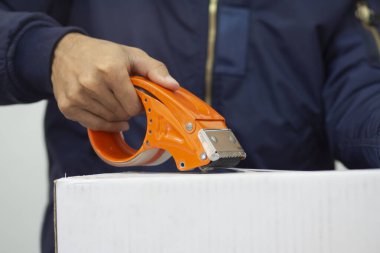 Paket teslimat personelinin işi.