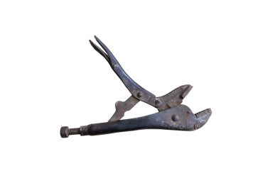 Paslı eski pense beyaz arka planda izole edilmiş, metal tamir aracı