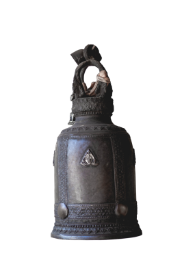 Beyaz arkaplanda izole edilmiş antika bronz el çanı