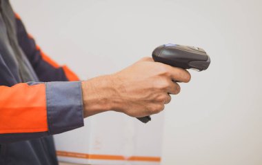 paket teslimat personeli ve çalışma