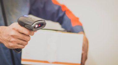 paket teslimat personeli ve çalışma