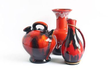 Beyaz bir arkaplanda izole edilmiş Eski Yüzyıl Vazoları.