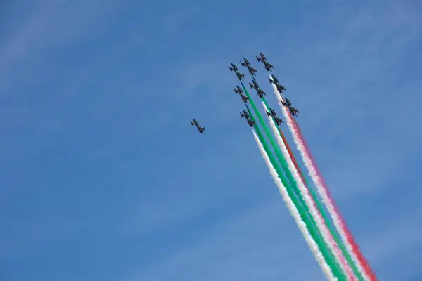 Frecce Tricolore Sobrevolando Ciudad Bolonia Emilia Romaña —  Fotos de Stock